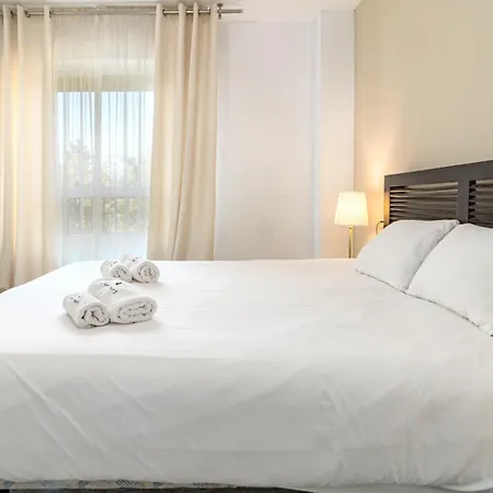 Lovely And Spacious 3-bedroom Apartment, 150m Walk To The Apartment Marbella