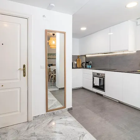 Lovely And Spacious 3-bedroom Apartment, 150m Walk To The *