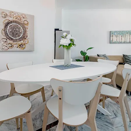 Lovely And Spacious 3-bedroom Apartment, 150m Walk To The