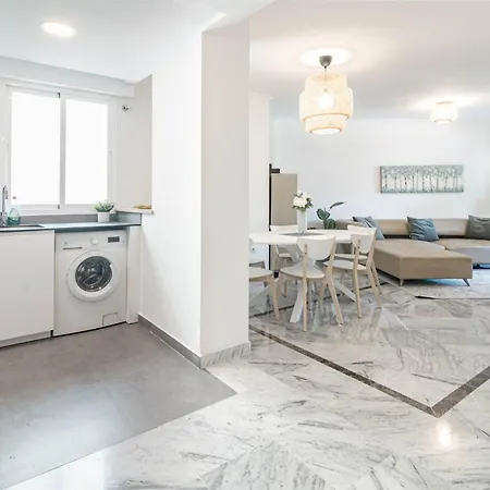 Lovely And Spacious 3-bedroom Apartment, 150m Walk To The * Marbella