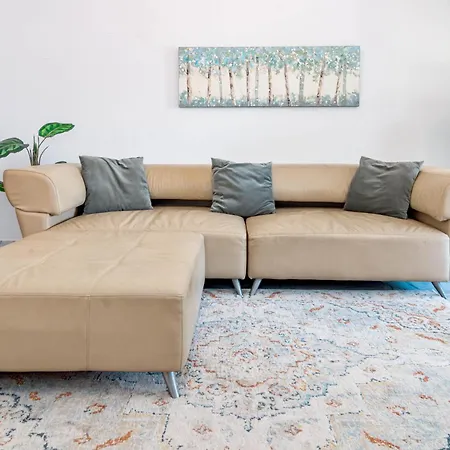 Lovely And Spacious 3-bedroom Apartment, 150m Walk To The Apartment *