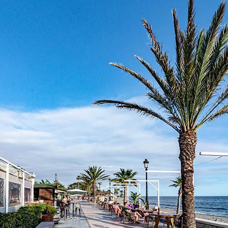Apartment Lovely And Spacious 3-bedroom Apartment, 150m Walk To The *