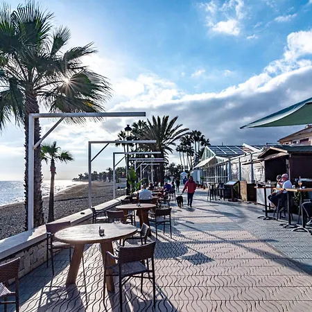 Lovely And Spacious 3-bedroom Apartment, 150m Walk To The Apartment Marbella