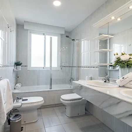 Lovely And Spacious 3-bedroom Apartment, 150m Walk To The *