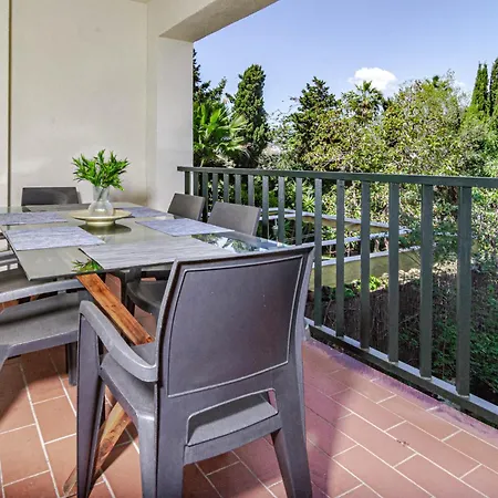 Lovely And Spacious 3-bedroom Apartment, 150m Walk To The Apartment Marbella