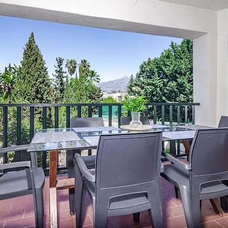 Apartment Lovely And Spacious 3-bedroom Apartment, 150m Walk To The *
