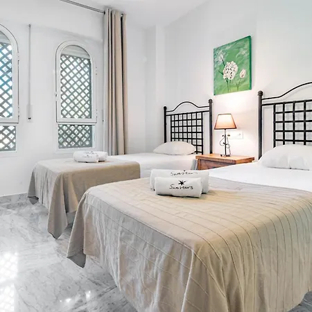 Apartment Lovely And Spacious 3-bedroom Apartment, 150m Walk To The Marbella
