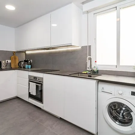 Lovely And Spacious 3-bedroom Apartment, 150m Walk To The * Marbella